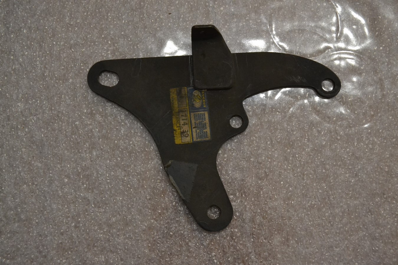 Support échappement tuyau avant Peugeot 504 diesel