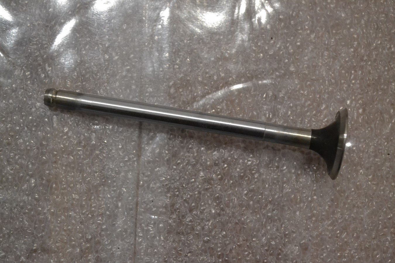 Soupape échappement Peugeot 204 304, L121mm