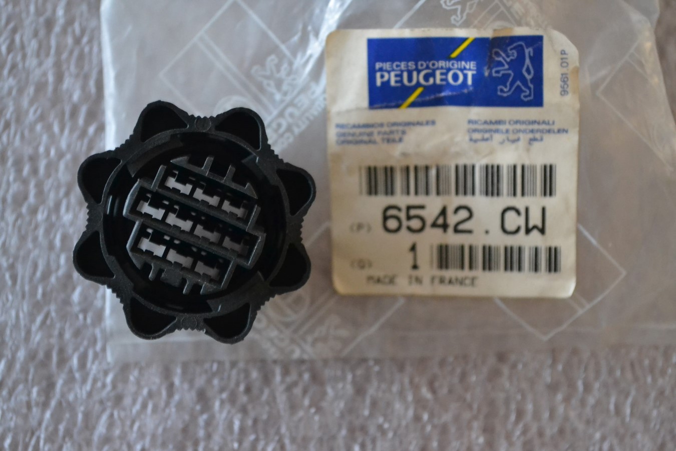 Porte-clips de connecteur plat de traversée de cloison 10 voies Peugeot
