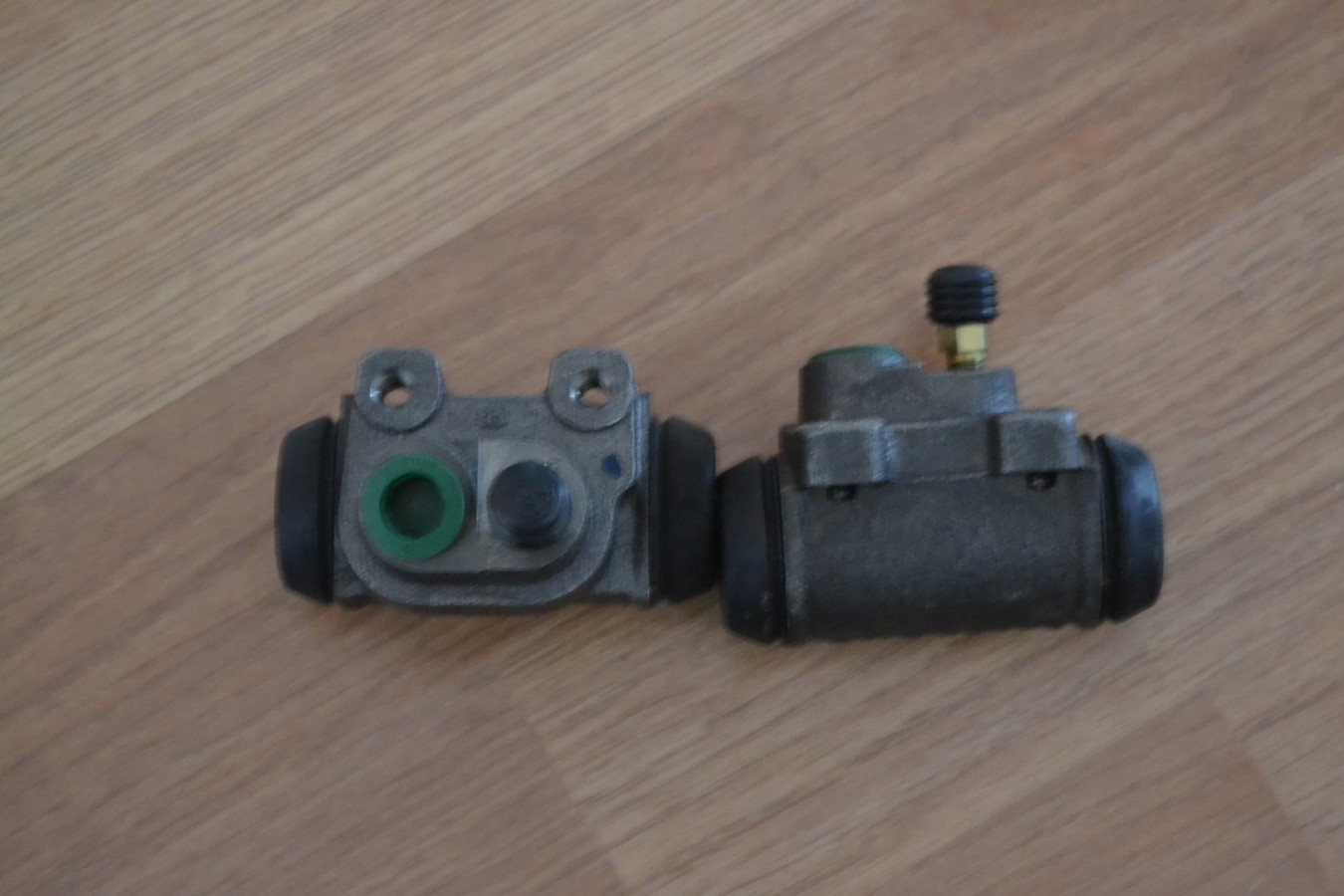 Paire cylindres de roue ar, Girling, pour Peugeot 305 - 309