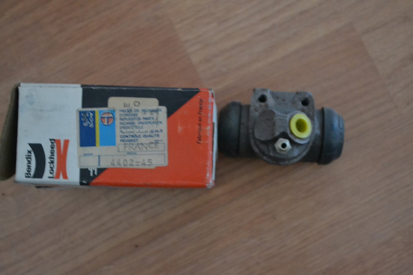 Cylindre de roue arrière gauche Peugeot 104