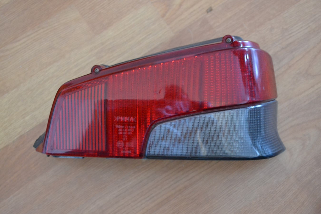 Feu arrière droit Peugeot 106 1ere série