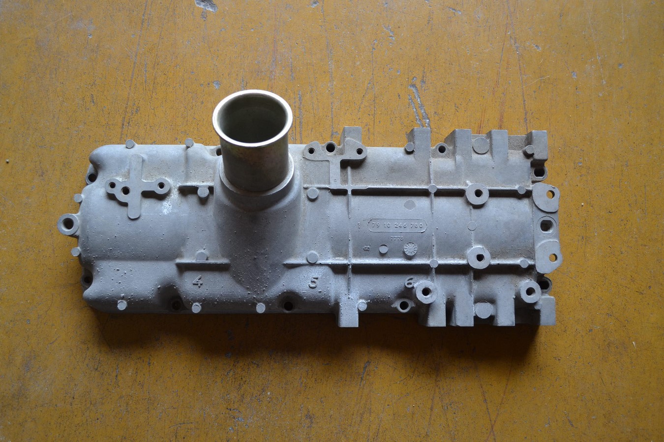 Cache culbuteurs droit, aluminium, avec goulotte, moteur PRV