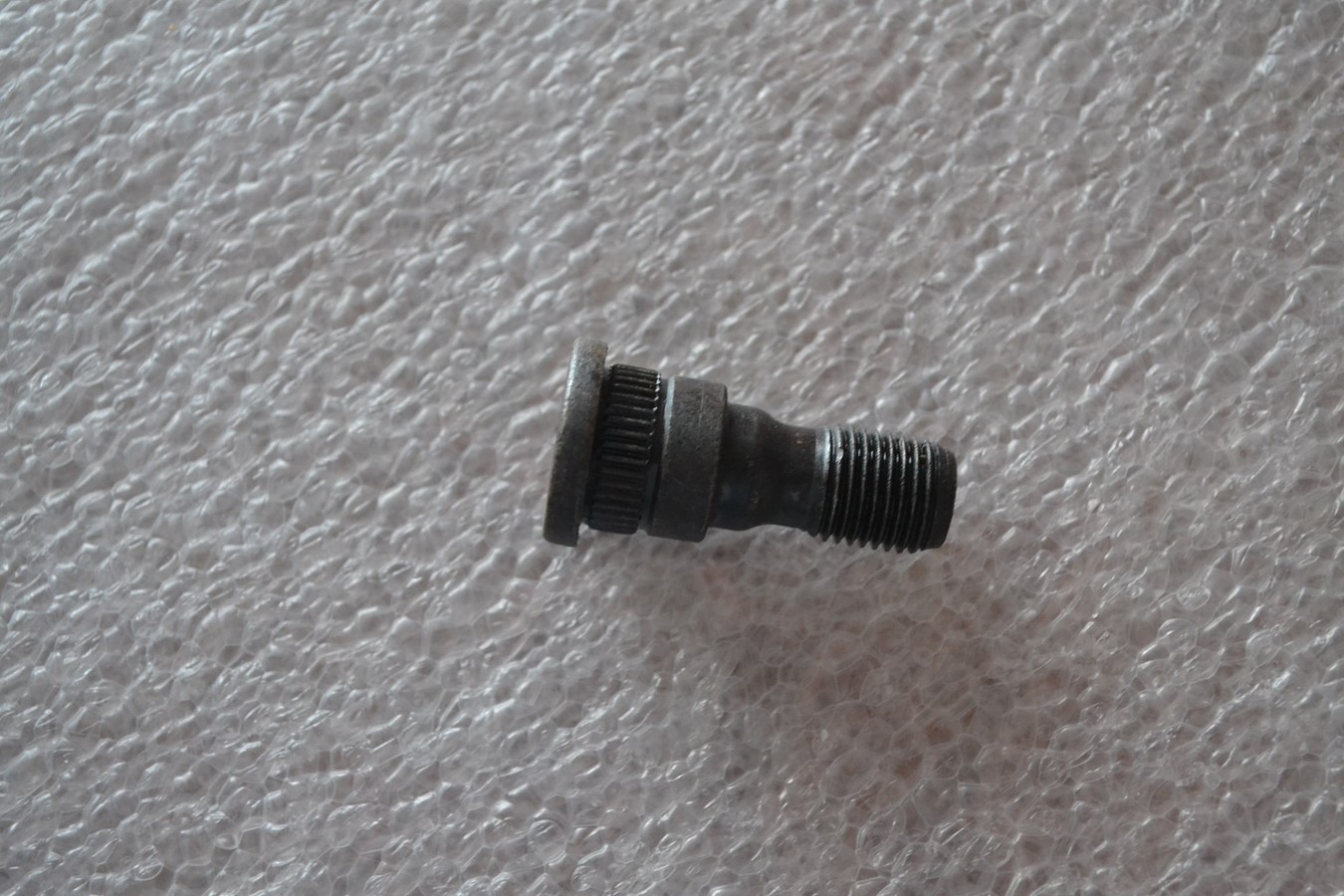 Goujon de roue, diamètre 12mm, Peugeot 203 403 404 sauf Pick-up