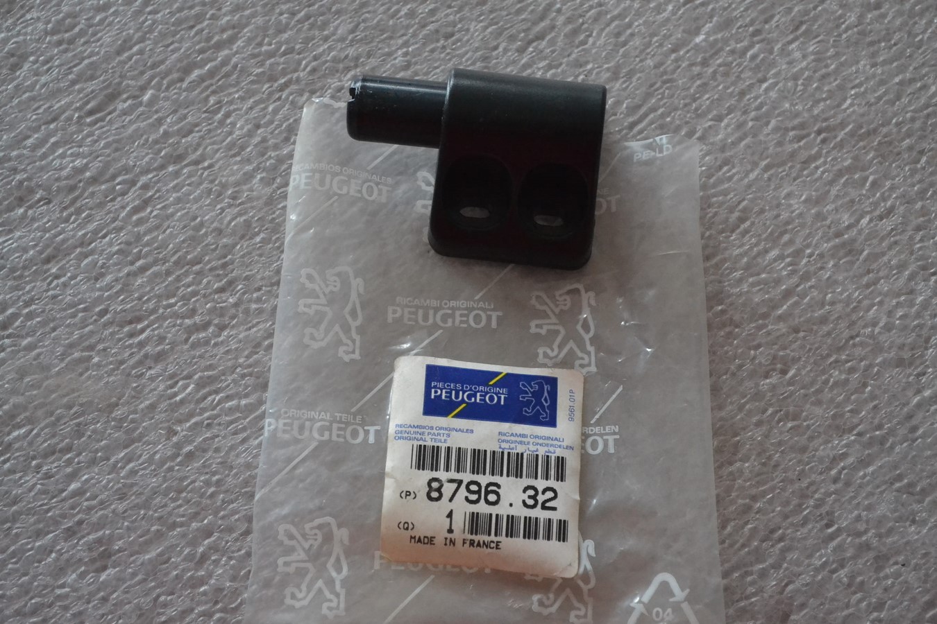 Palier de tablette arrière gauche Peugeot 205, neuf