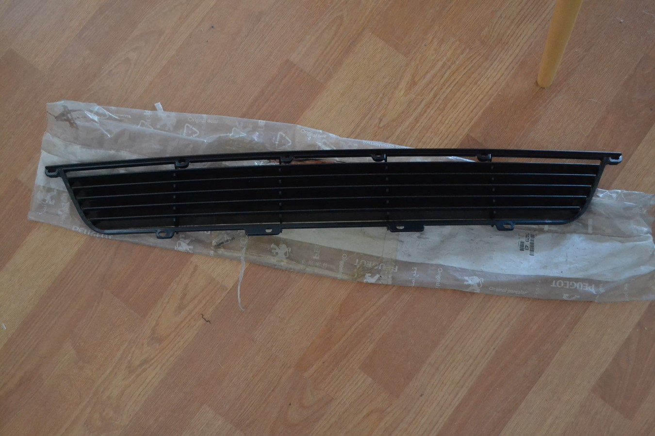 Grille pare choc avant Peugeot 405 1987/1995