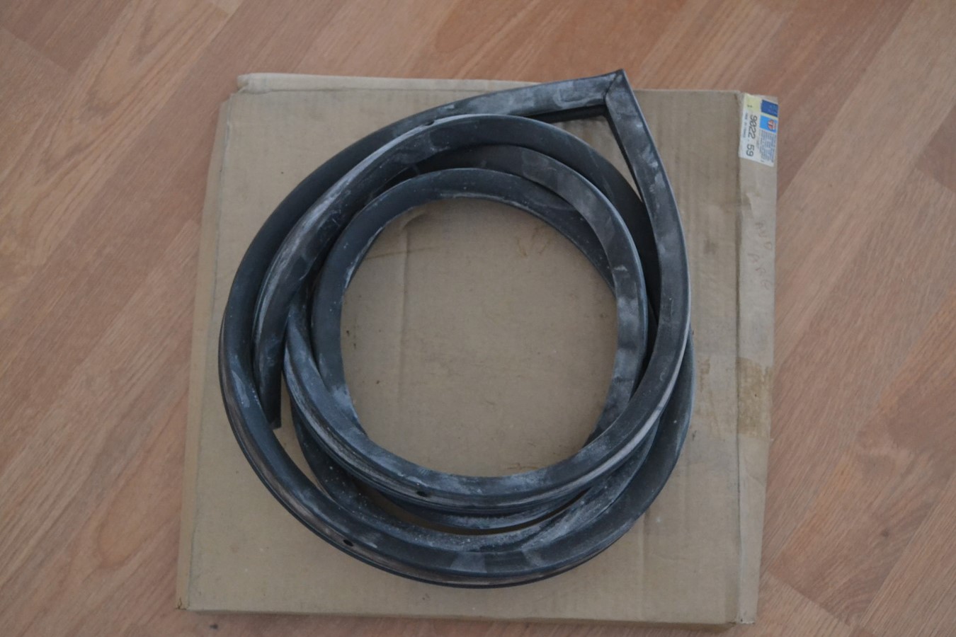Joint porte avant droit / arrière gauche Peugeot 305, neuf