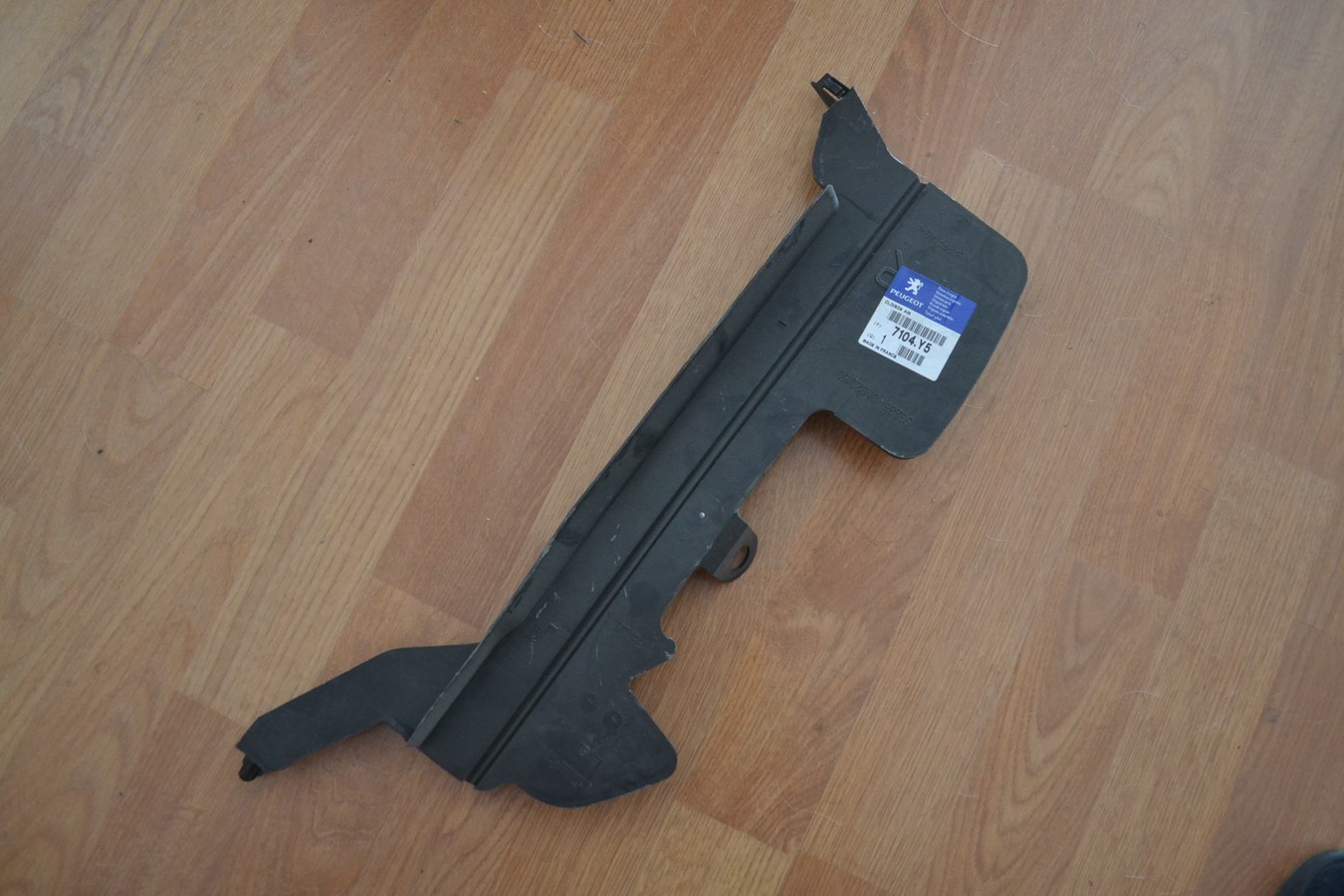 Cloison d\'air droite Peugeot 107