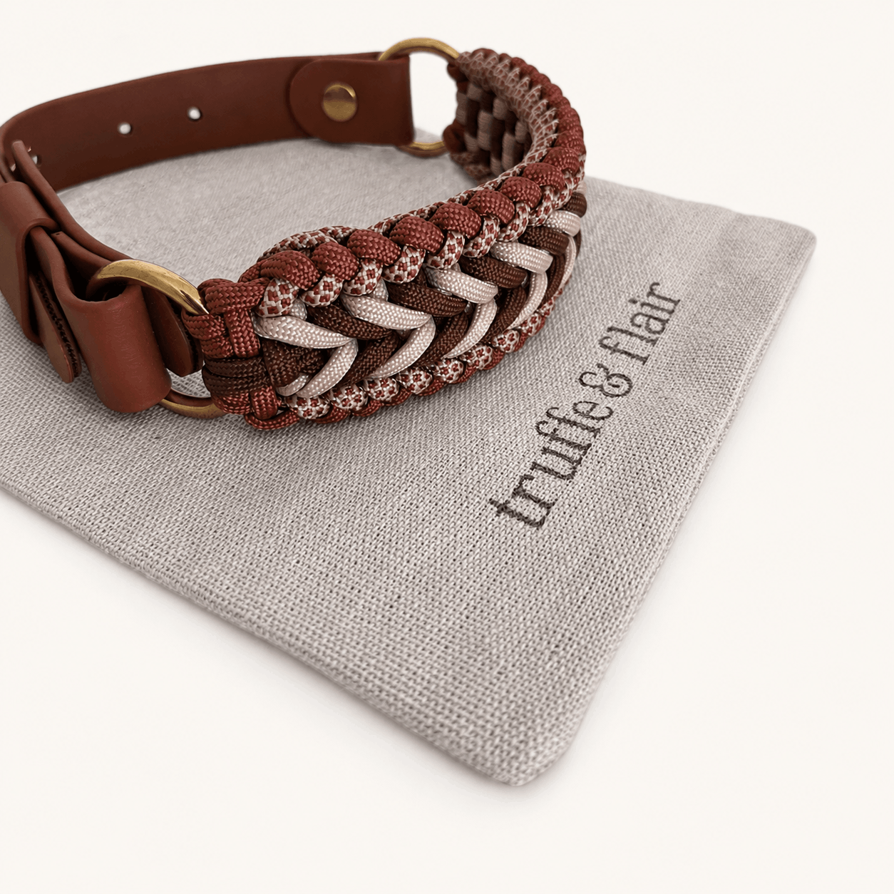collier-truffeflair-chien-brun-paracorde-biothane-tresse