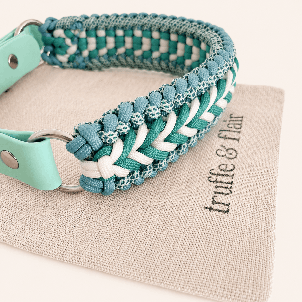 collier-truffeflair-chien-turquoise-paracorde-biothane-tresse