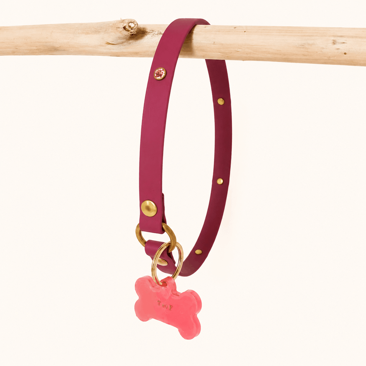 truffeetflair-biothane-collier-porte-medaille-chien-bordeaux-rivets-bijoux