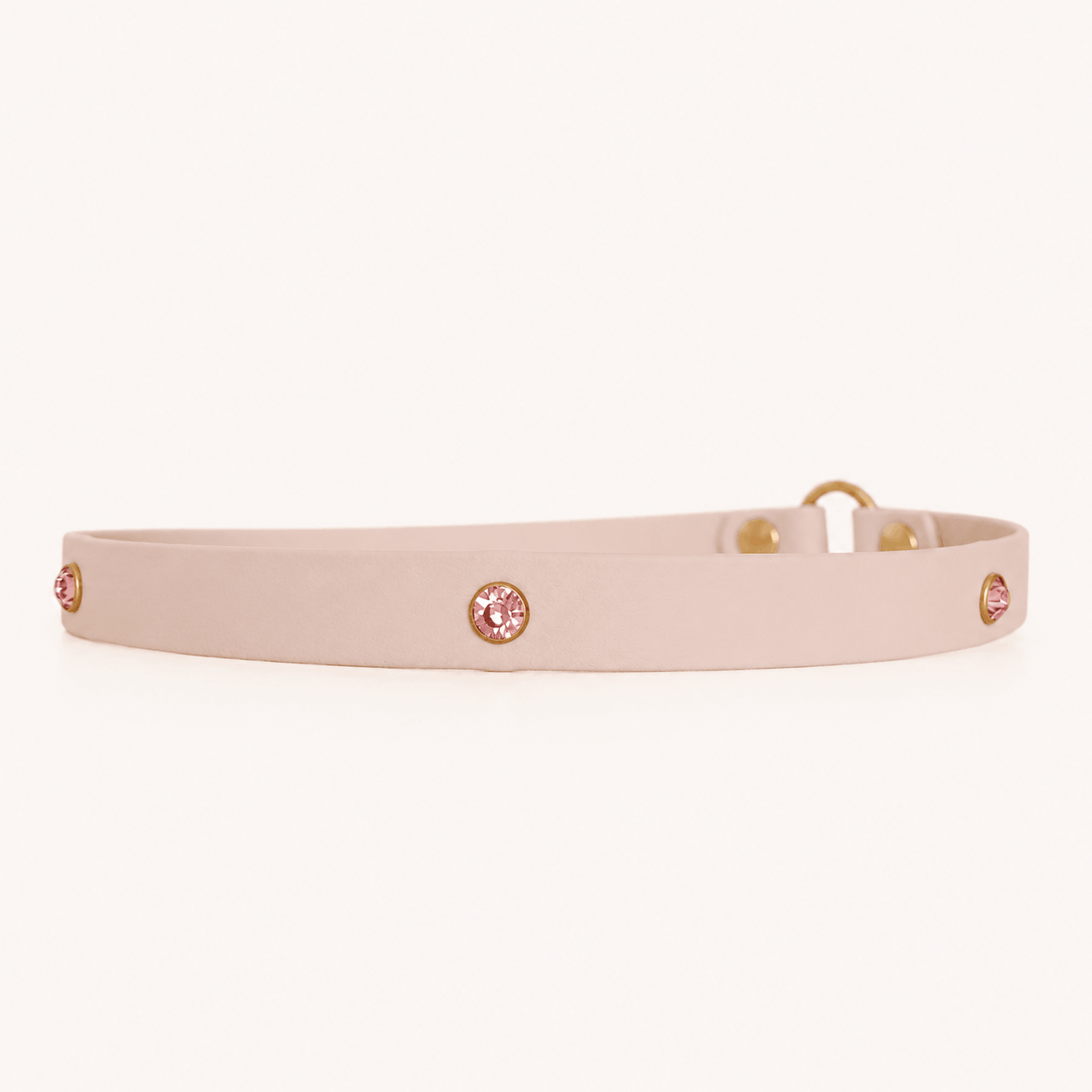 collier-porte-medaille-chiens-rose-pale-rivets-bijoux