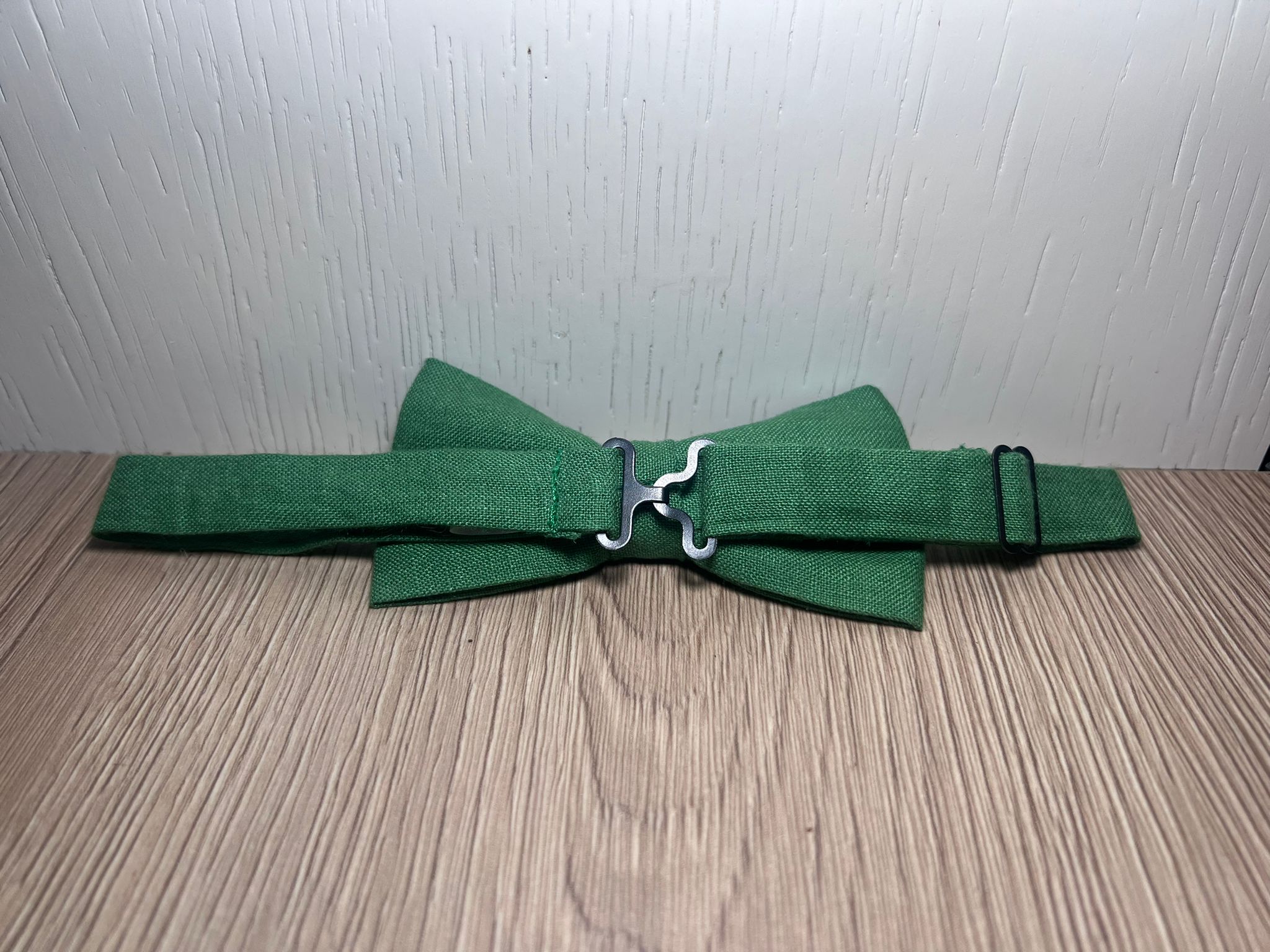 Nœud papillon en lin vert