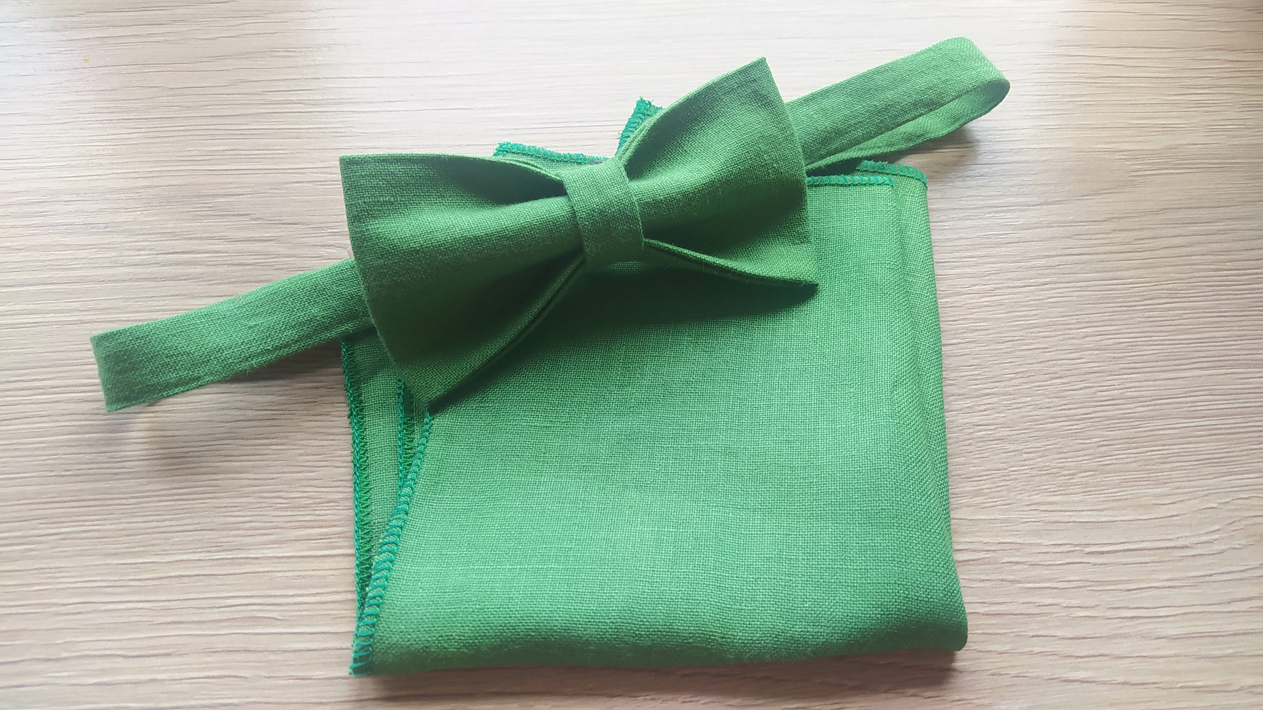 pochette verte et noeud