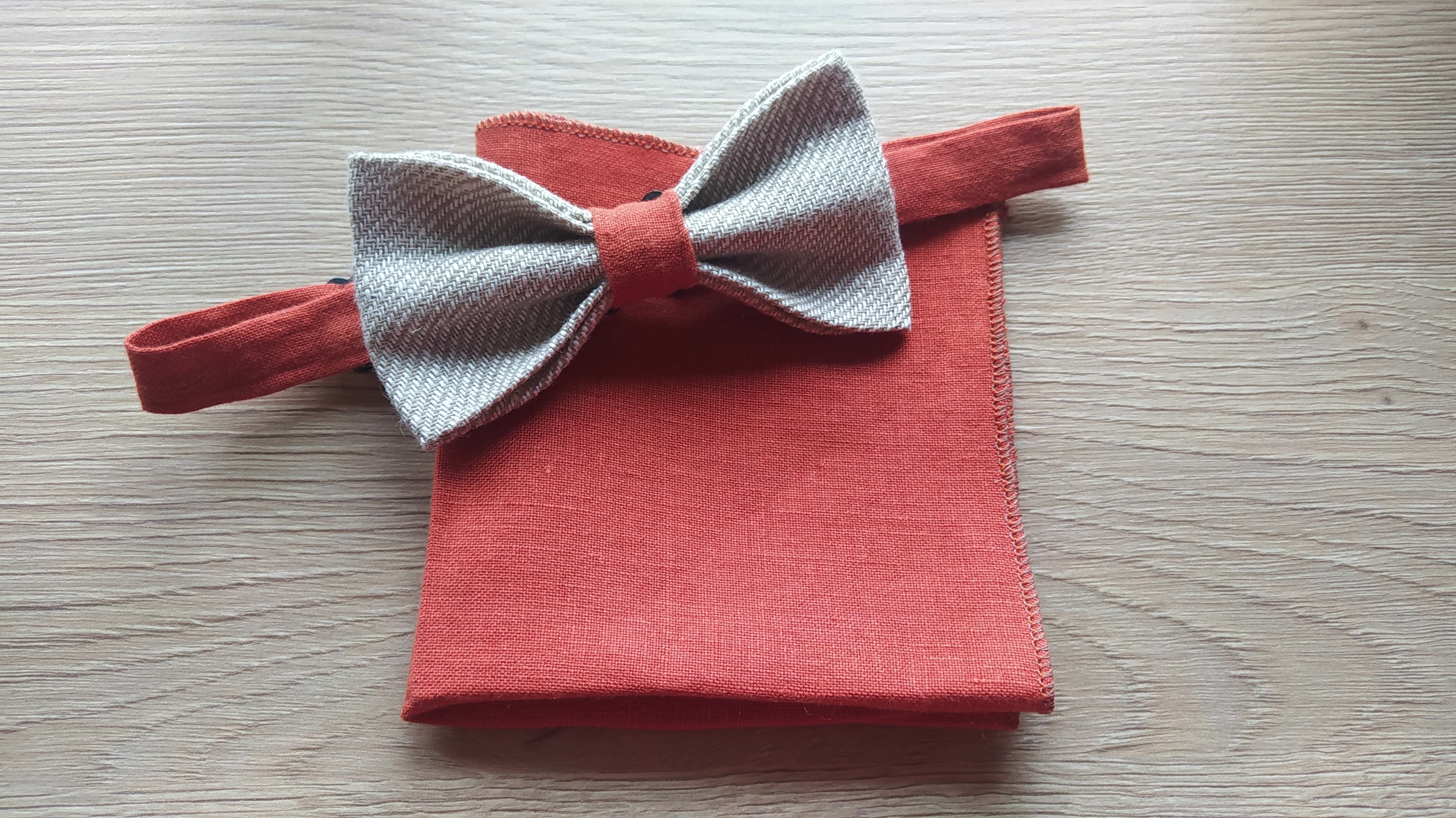 POCHETTE ORANGE ET NOEUD