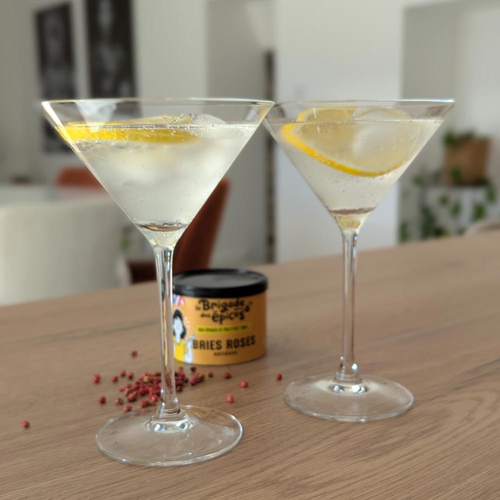 gin-tonic-baies-roses-et-romarin