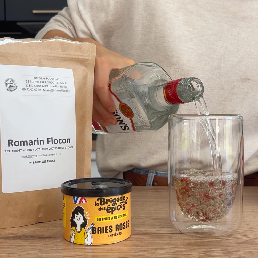 maceration-gin-baies-roses-romarin