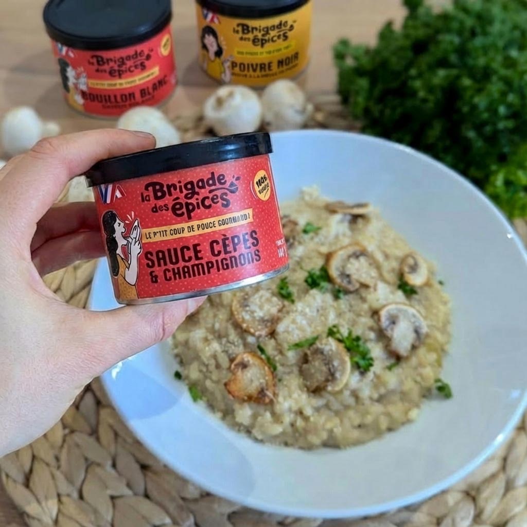 sauce-cepes-deshydratee-devant-assiette-risotto
