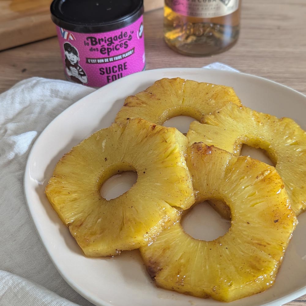recette-ananas-flambe-sucre-fou-rhum-brun