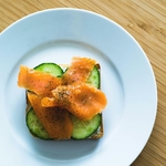 toast-saumon-concombre-aneth-deshydratee