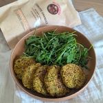 assiette-salade-et-galettes-vegetarienne-sachet-de-carottes-deshydratees