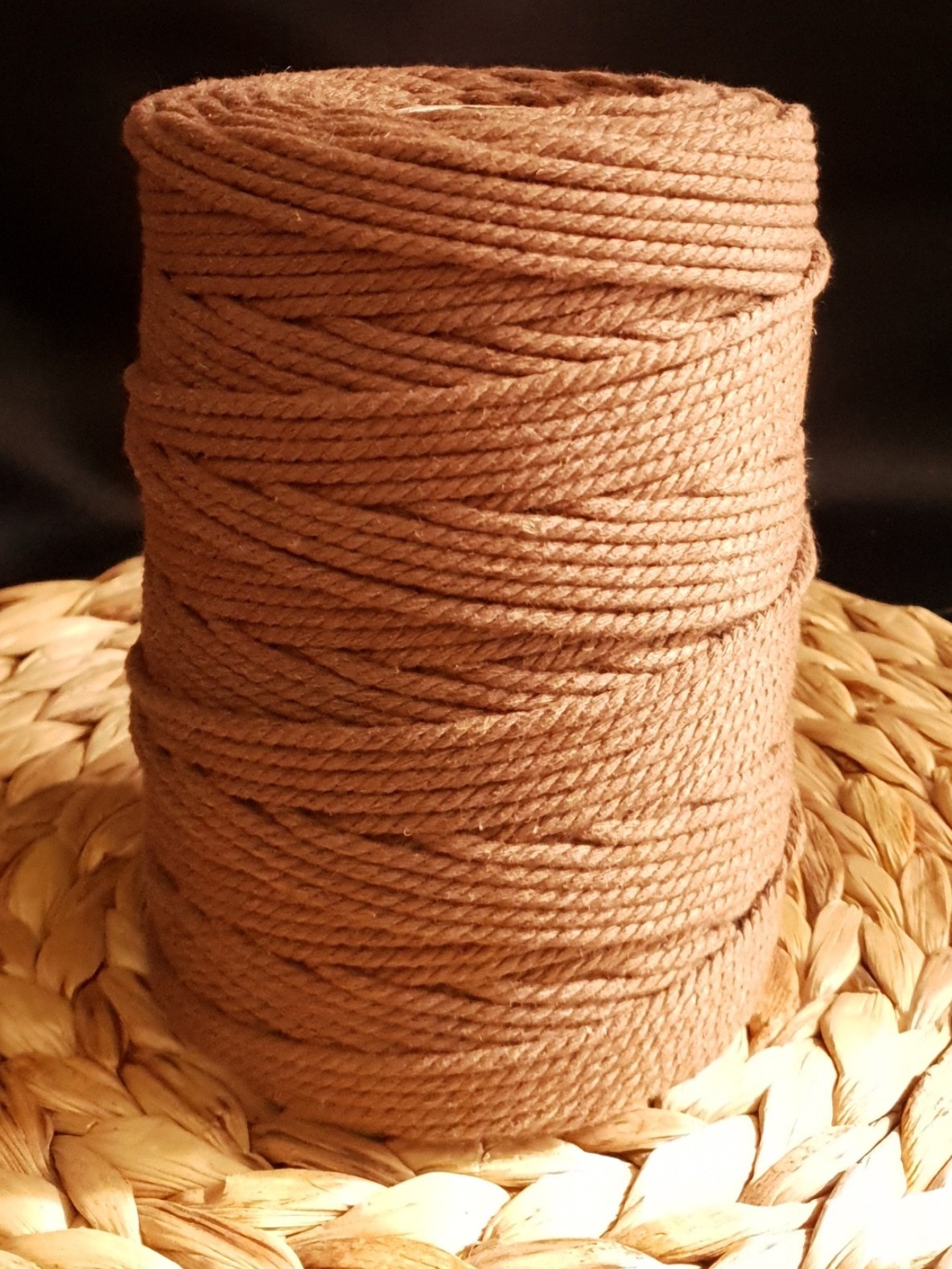 macramé bobine fil peigné 1kg blanc ecru beige chocolat curcuma vanille jaune vert rose terracotta rouge amethyste bleu gris noir or argent bordeau kaki muscade menthe (59)