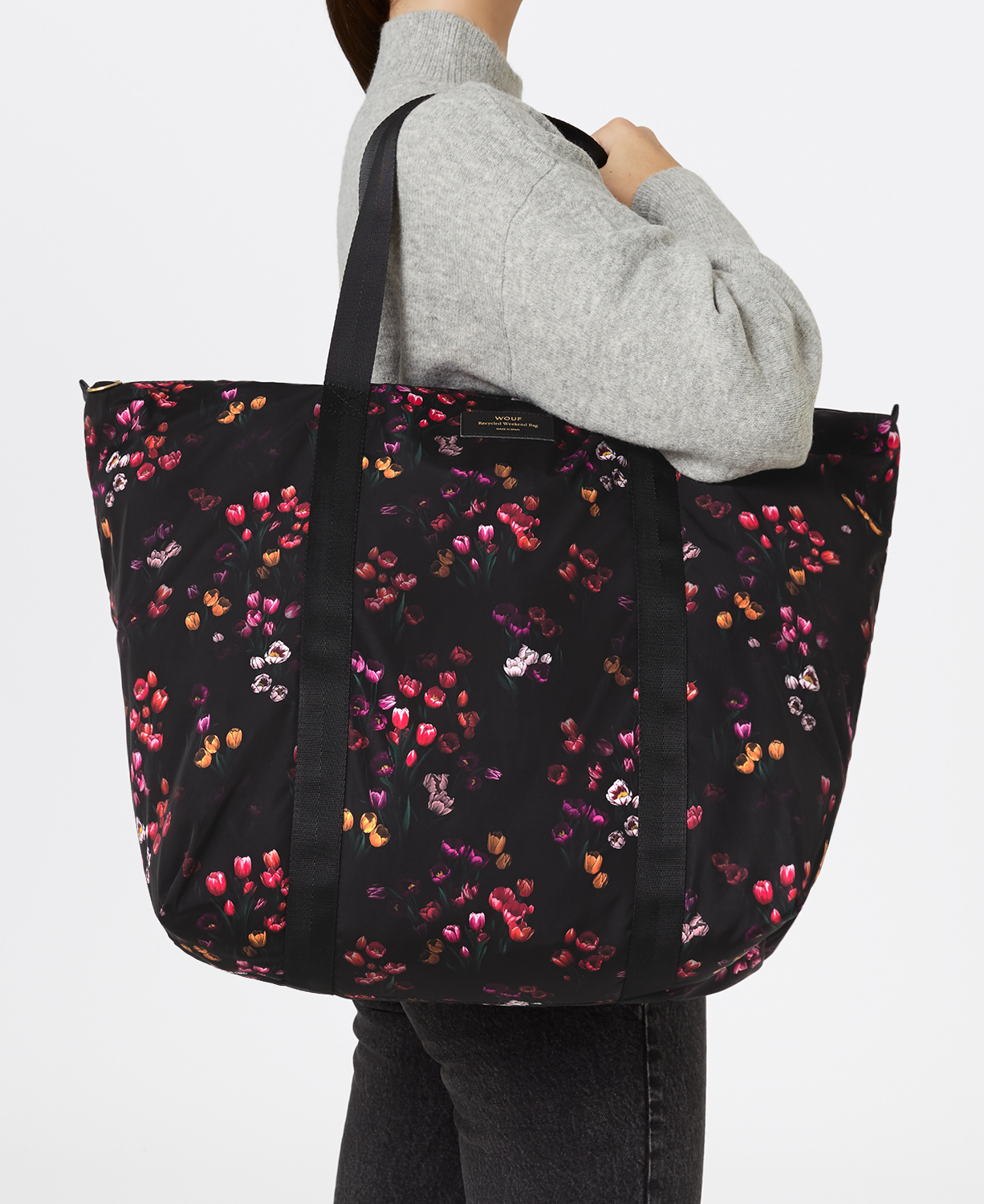 Tulips-Weekend-Bag-Model