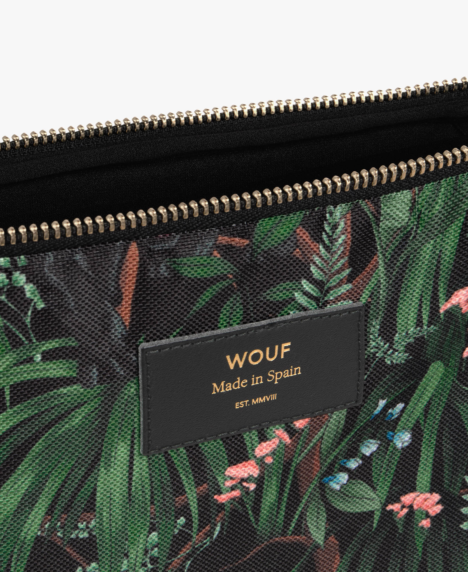 WOUF-13-Laptop-Sleeve-Janne-Label