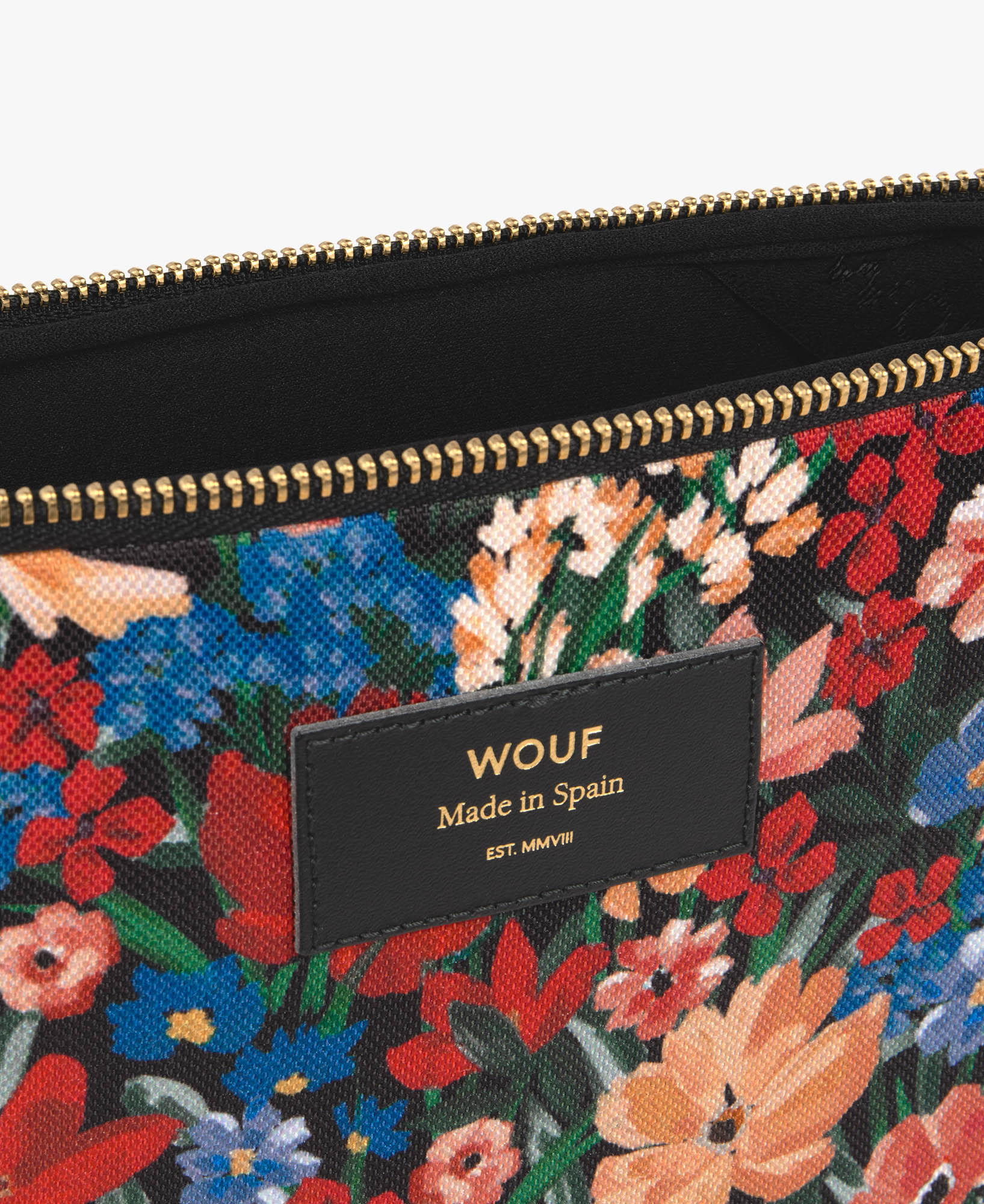 WOUF-13-Laptop-Sleeve-Camila-Label