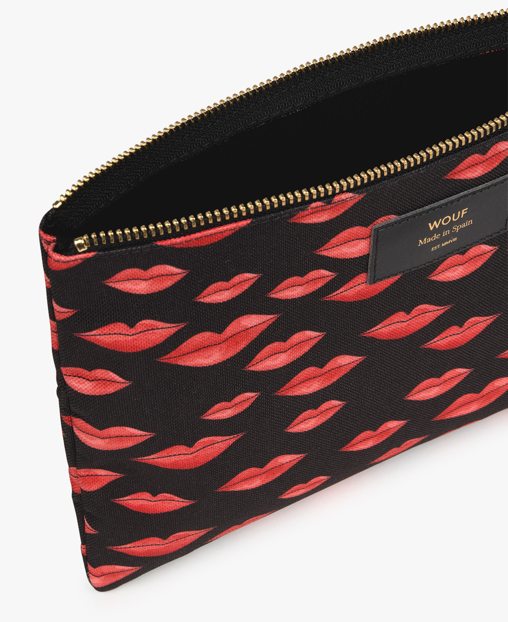 WOUF-XL-Pouch-Beso-Detail