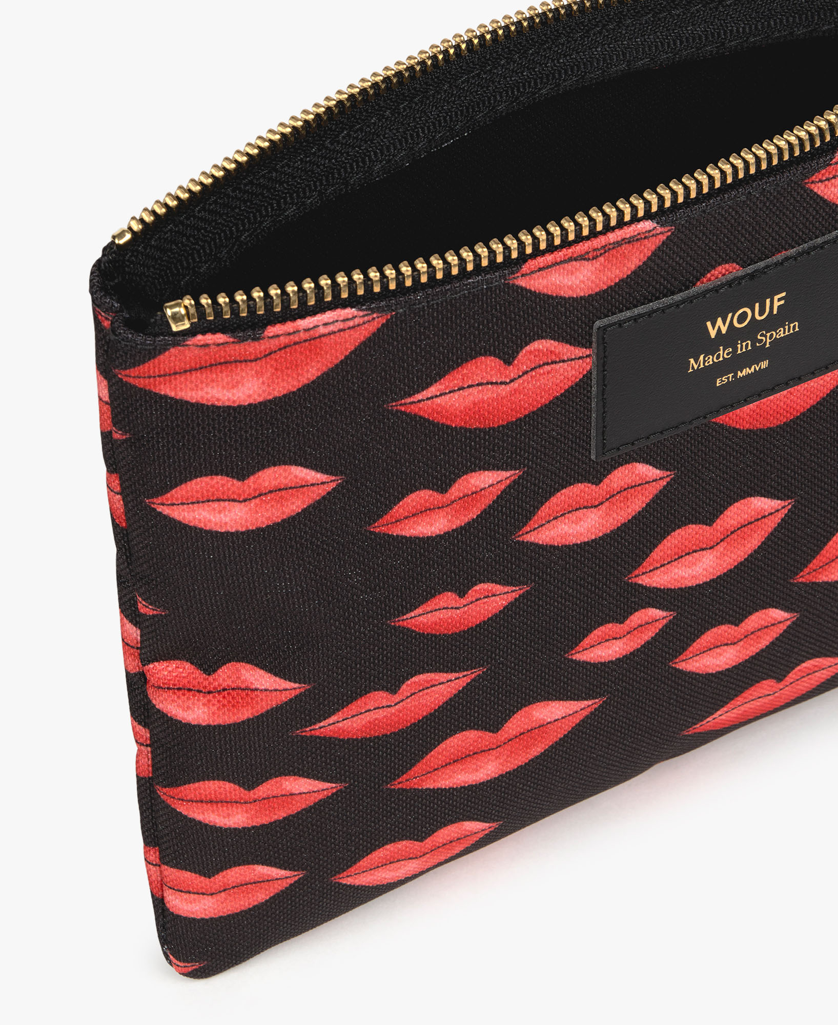WOUF-Large-Pouch-Beso-Detail