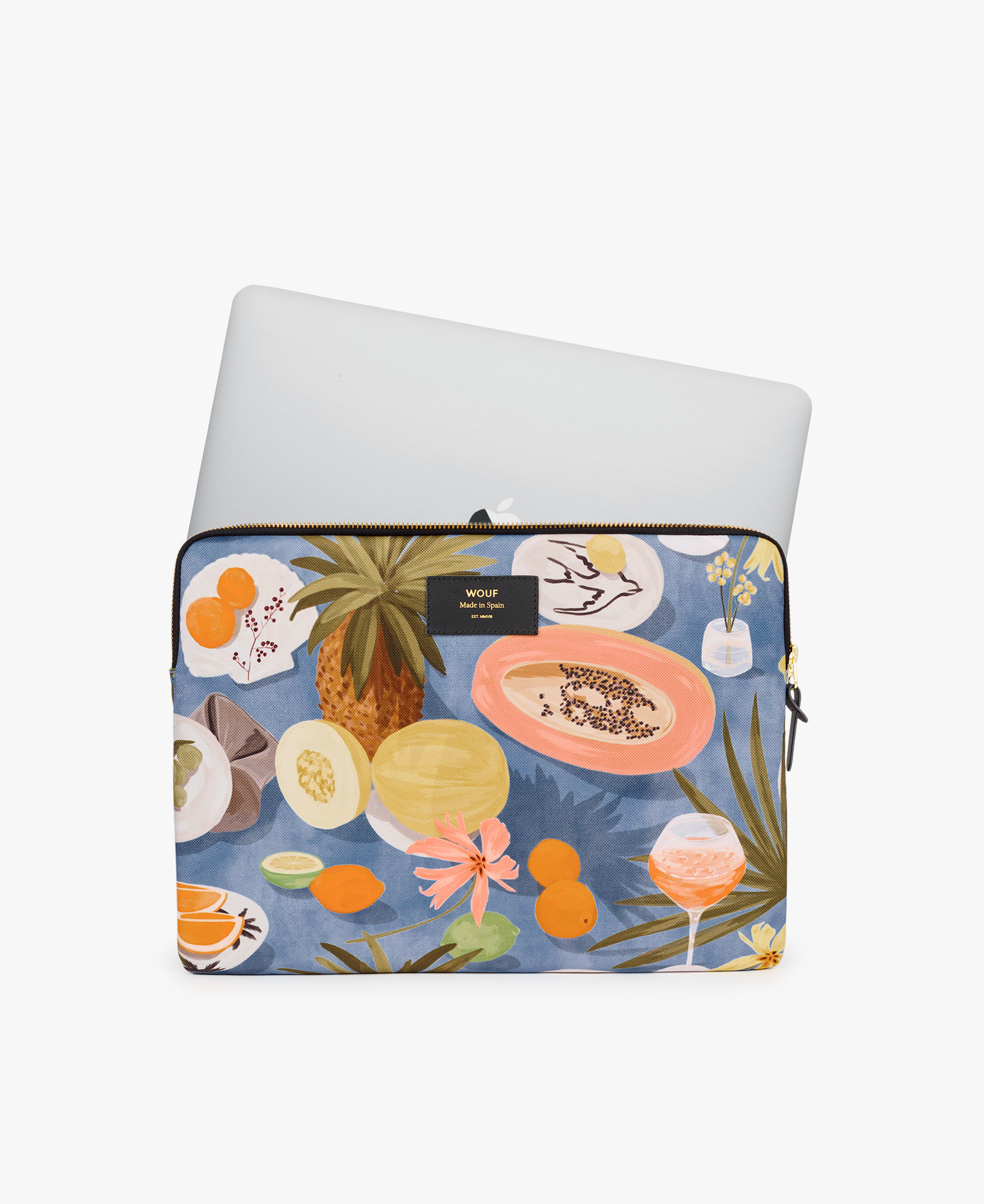 WOUF-13-Laptop-Sleeve-Cadaques-Usage