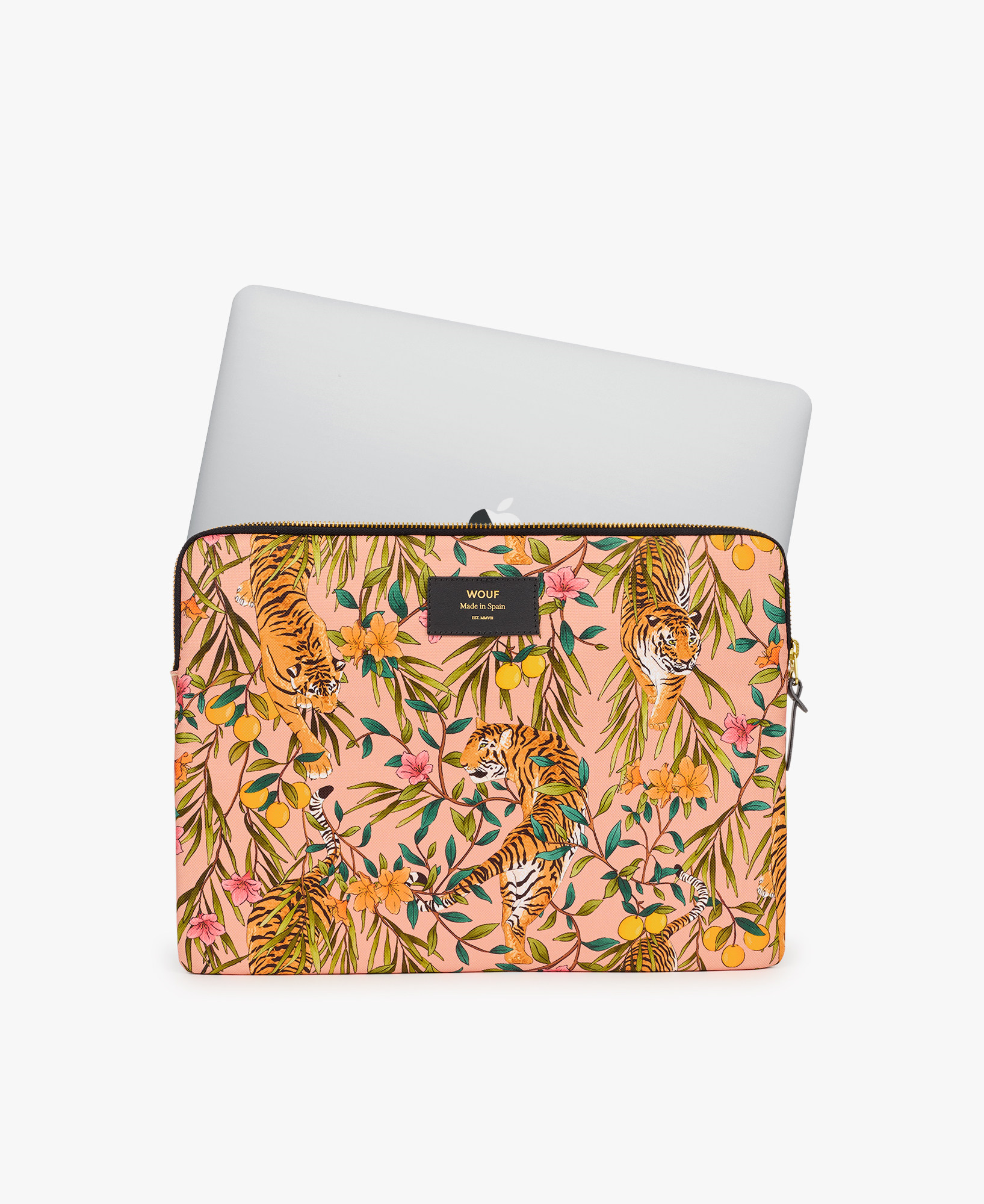 WOUF-13-Laptop-Sleeve-Bengala-Usage