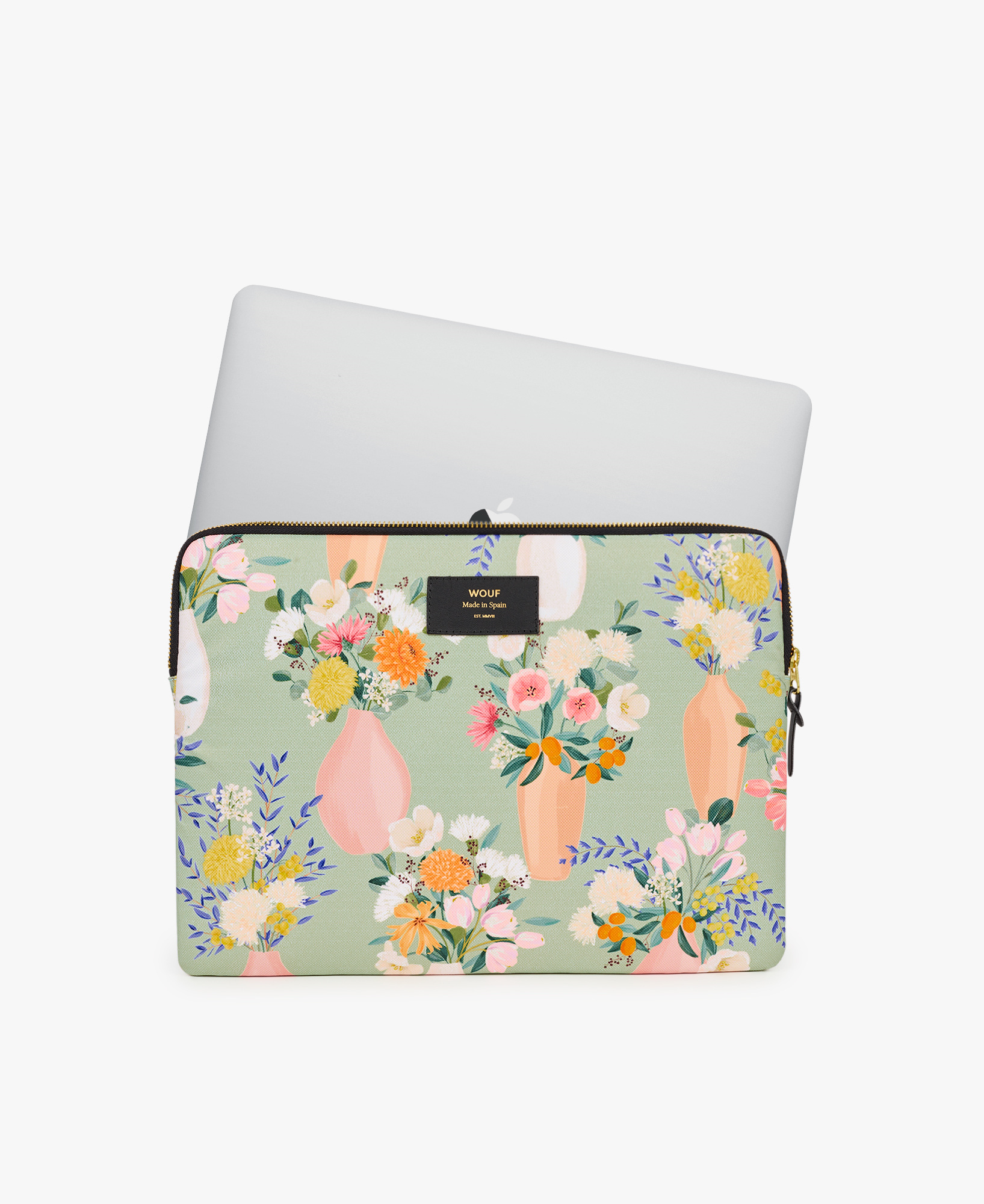 WOUF-13-Laptop-Sleeve-Aida-Usage
