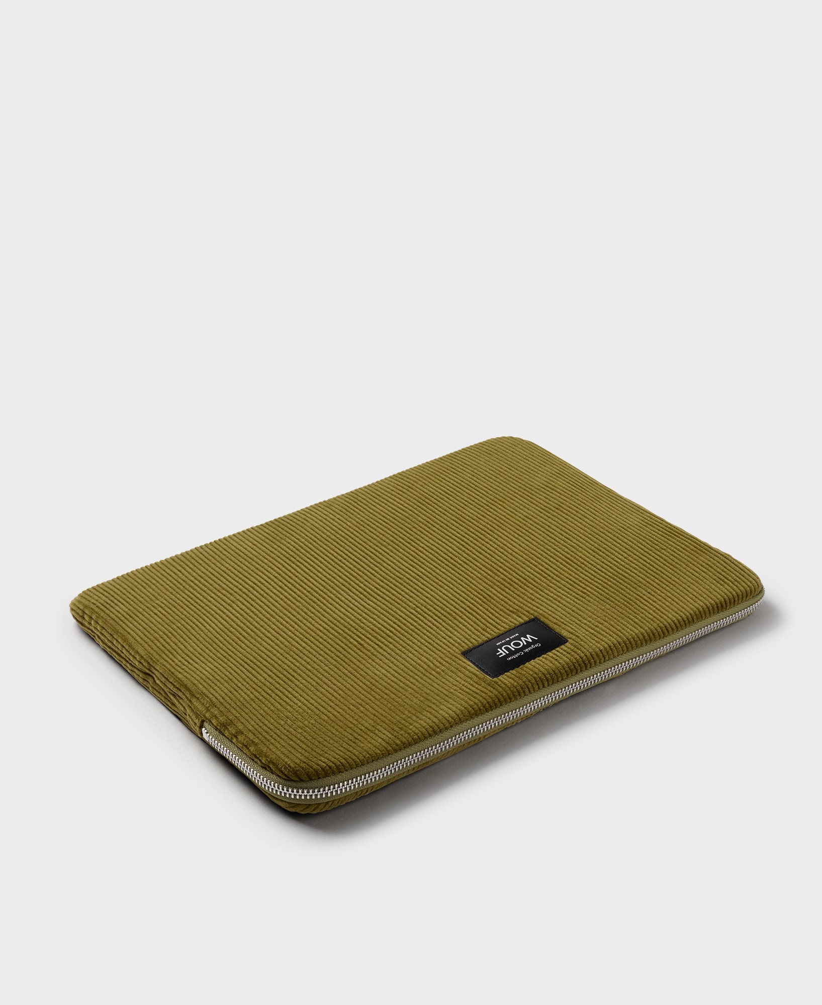 WOUF-SC230049-13-Laptop-Sleeve-Olive-Info_adl
