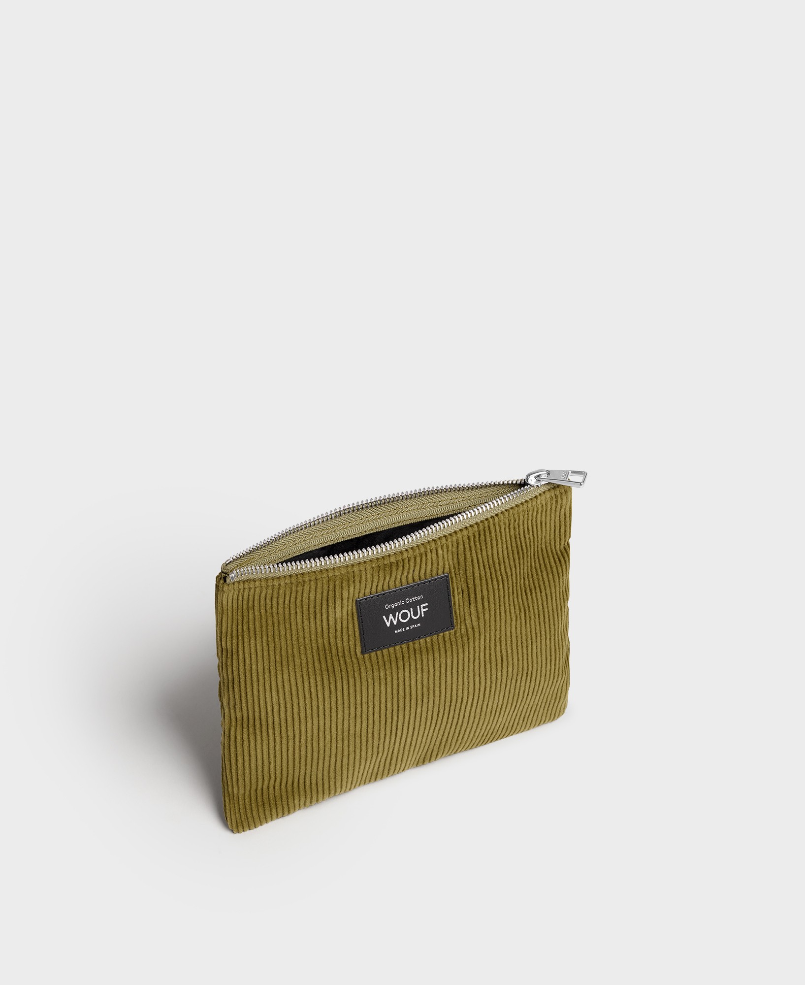 WOUF-MLC230049-Pouch-Olive-Info_adl