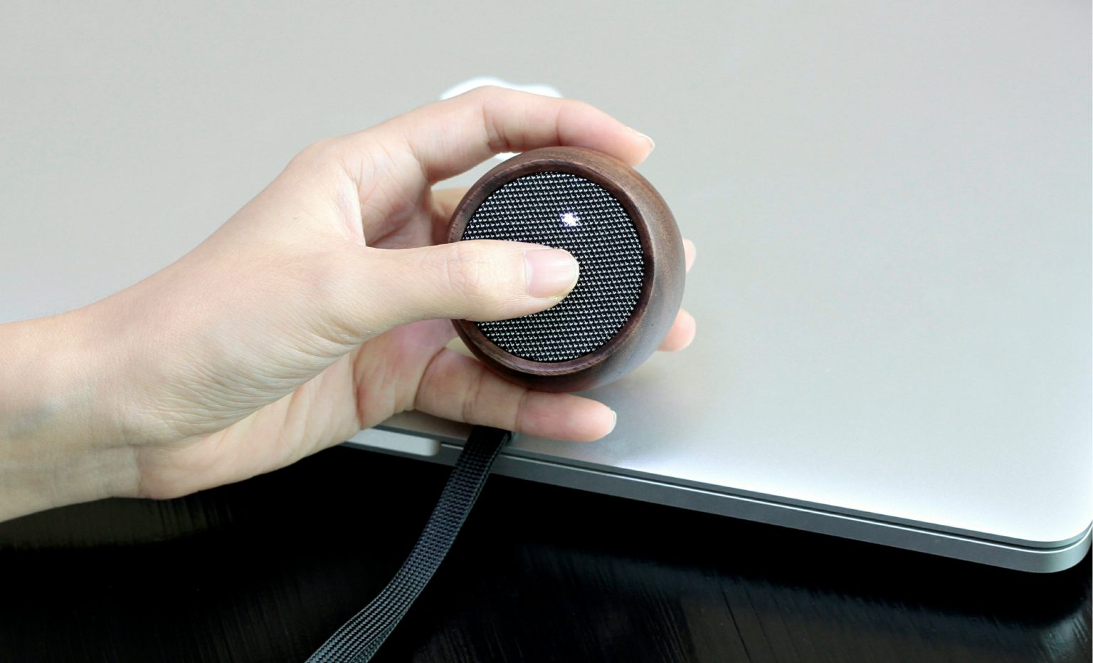 Gingko-Tumbler-Selfie-Bluetooth-Speaker07-1536x931