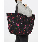 Tulips-Weekend-Bag-Model