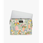 WOUF-13-Laptop-Sleeve-Aida-Usage