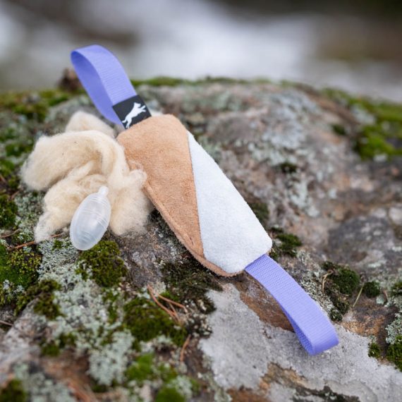 SqueakyCutie-tug-toy-with-genuine-leather-and-sheep-wool-lilac-1-570x570