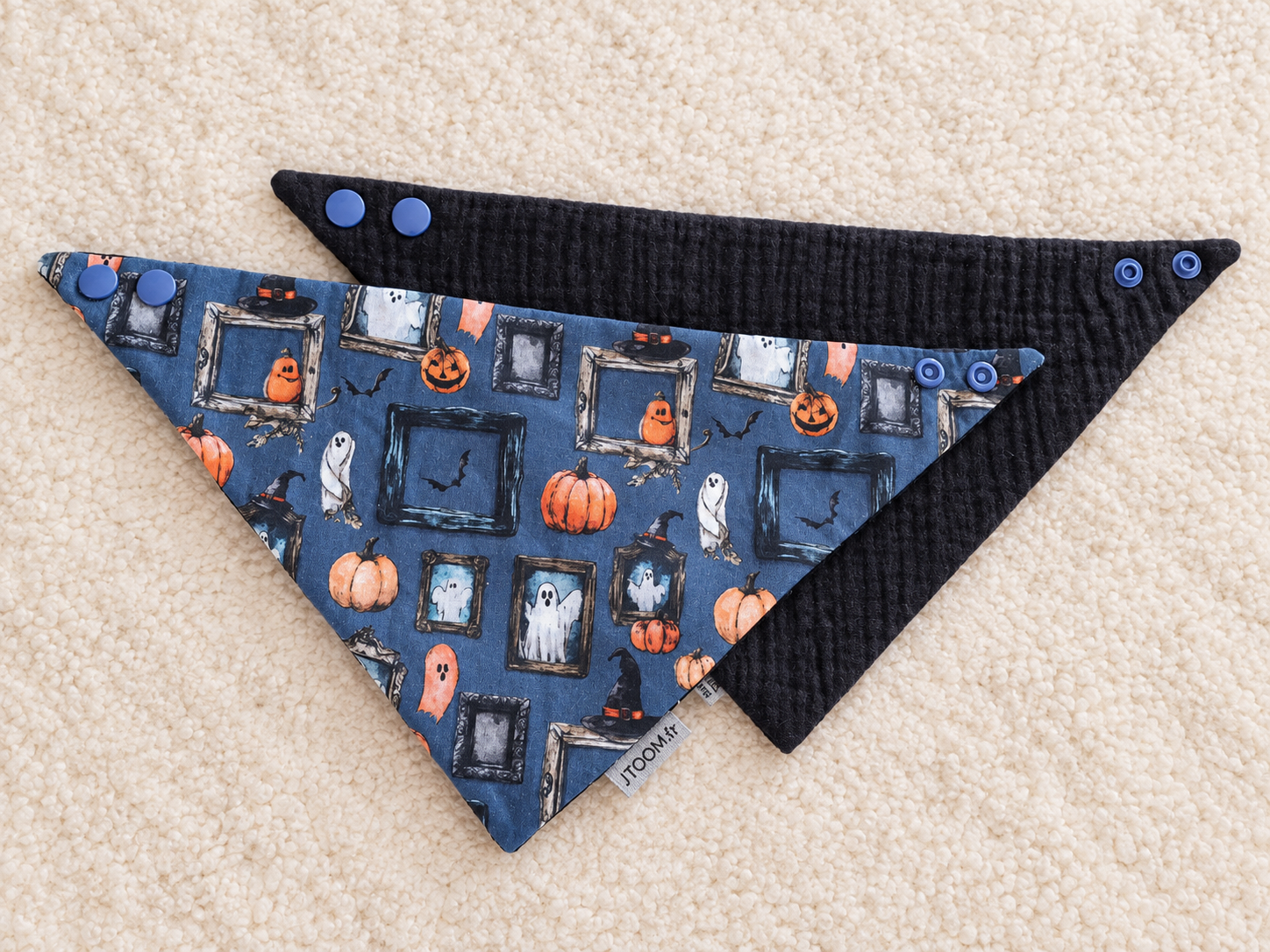 Bavoirs bandana d’Halloween superposés