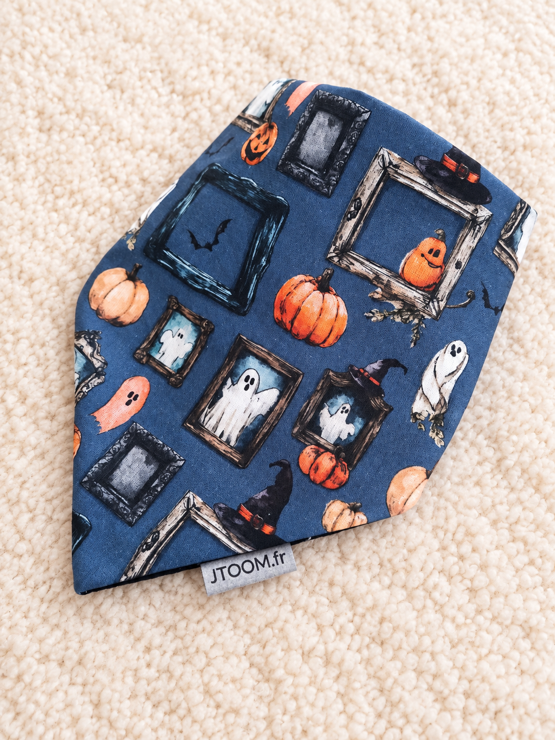 Bandana Halloween bleue sur fond moelleux