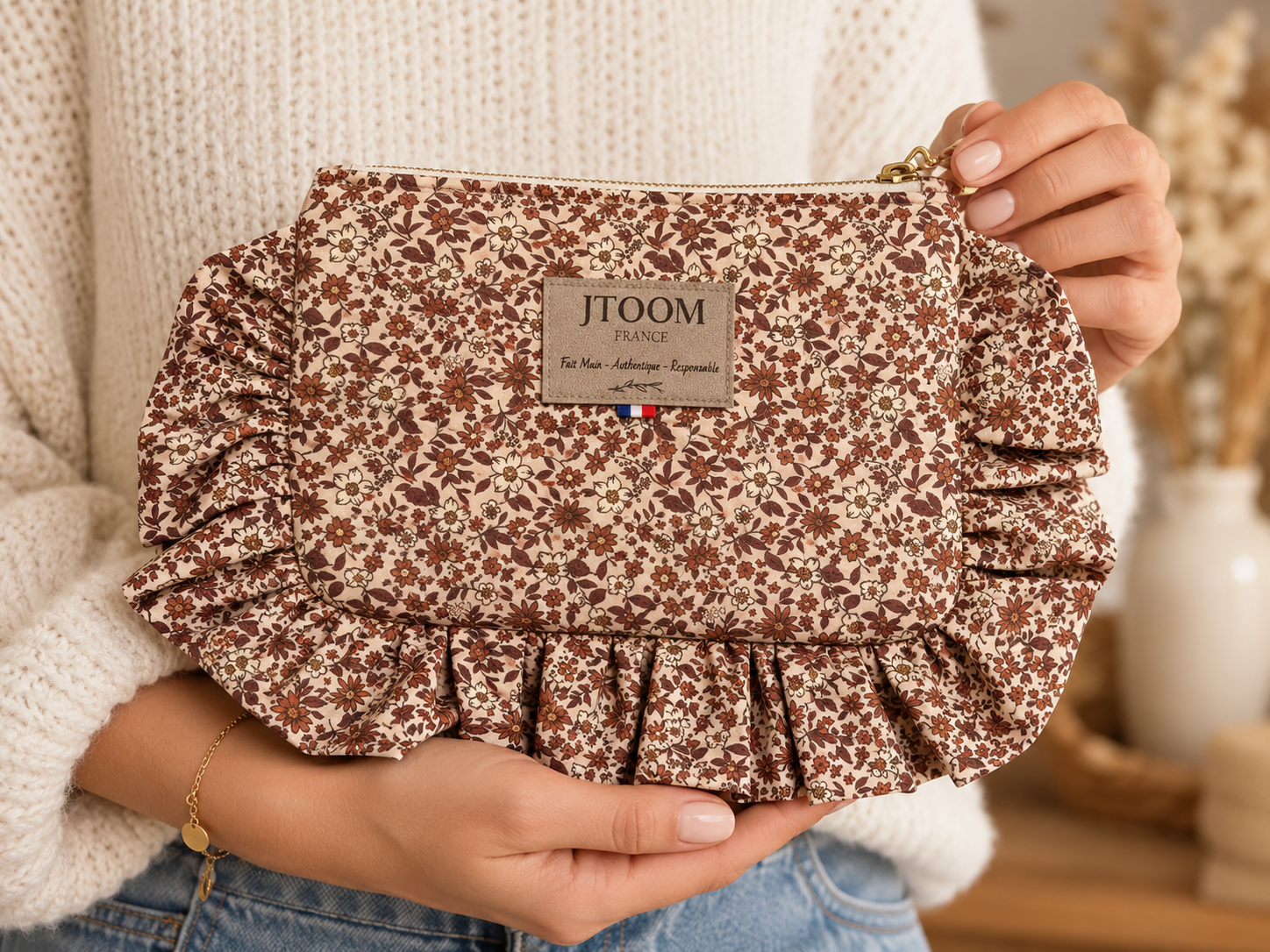 Pochette florale à volants faite main
