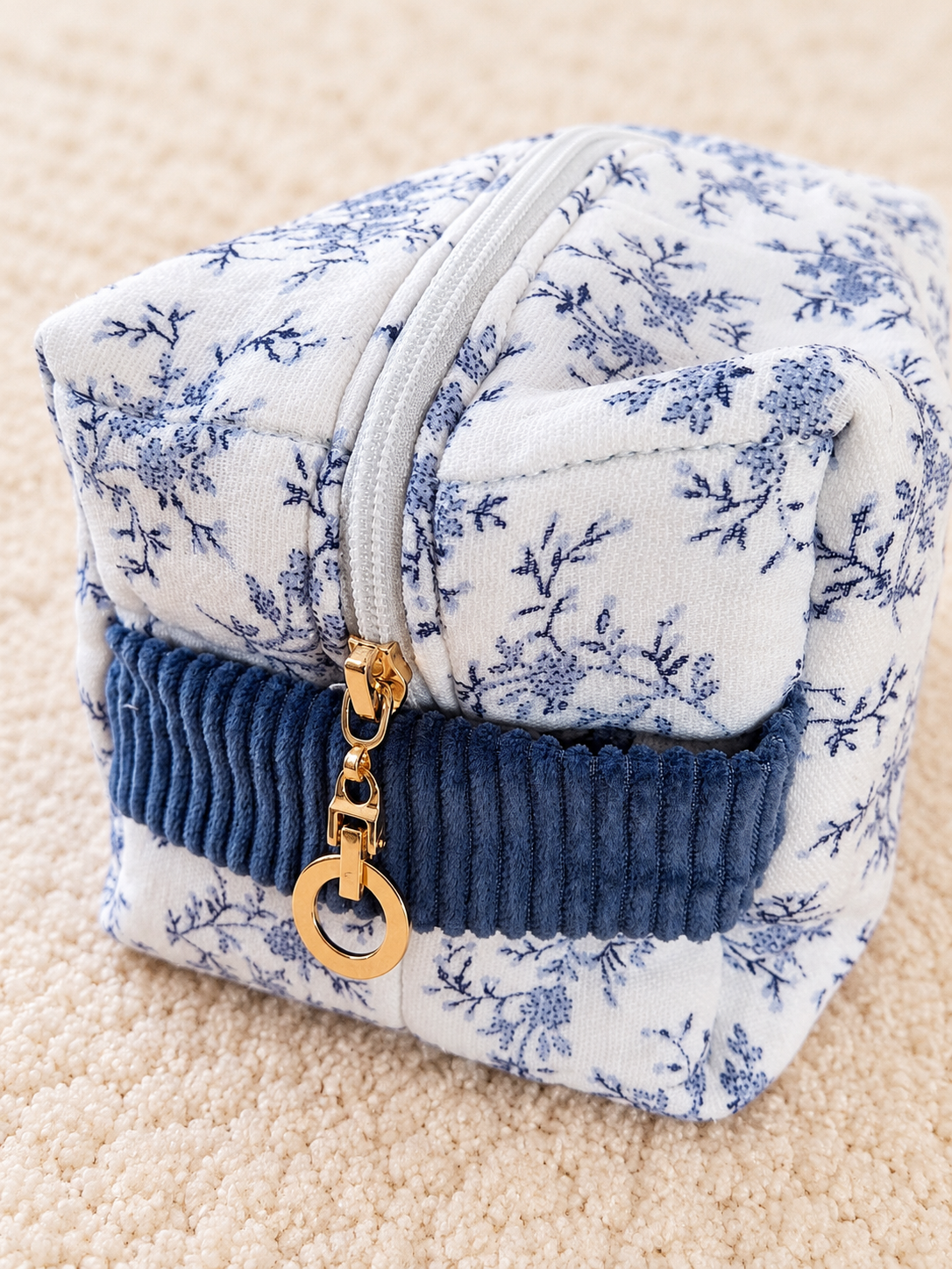 Trousse florale bleue et dorée