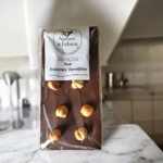 Tablette-chocolat-noir-noisettes-torréfiées-Aurore-