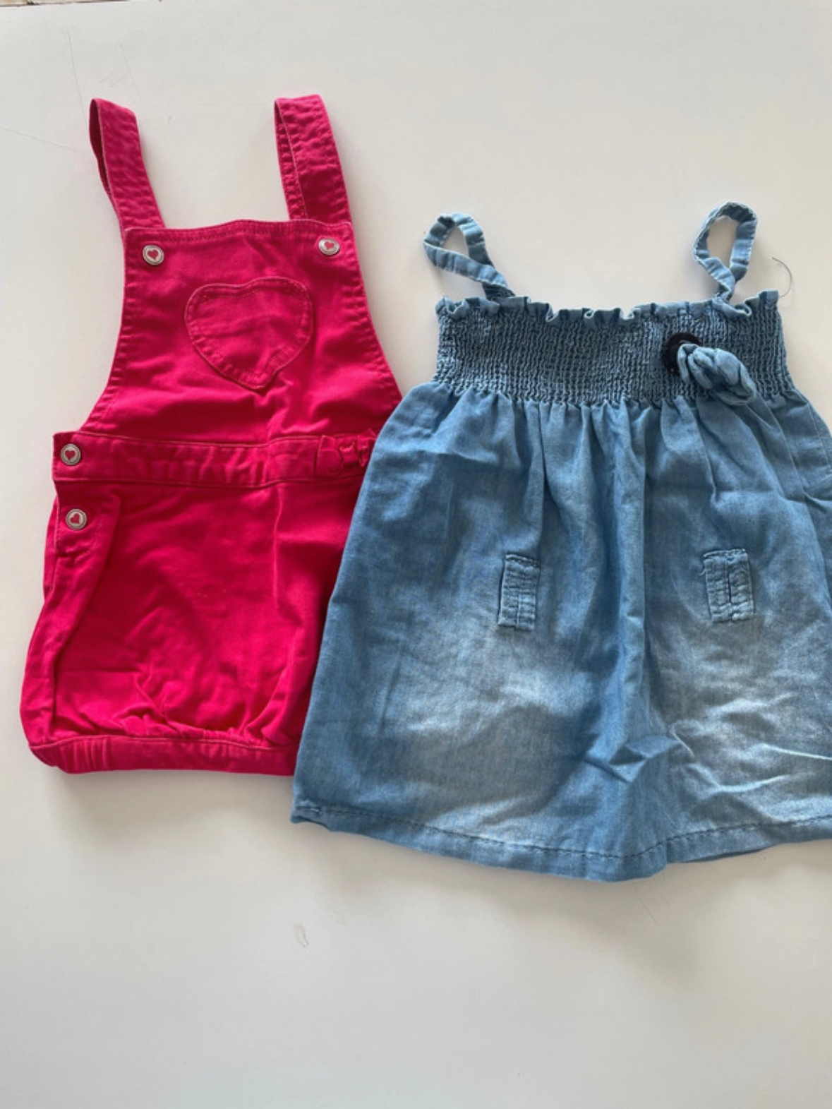 Lot de 2 robes bleu et rouge, Multimarques, 12 mois