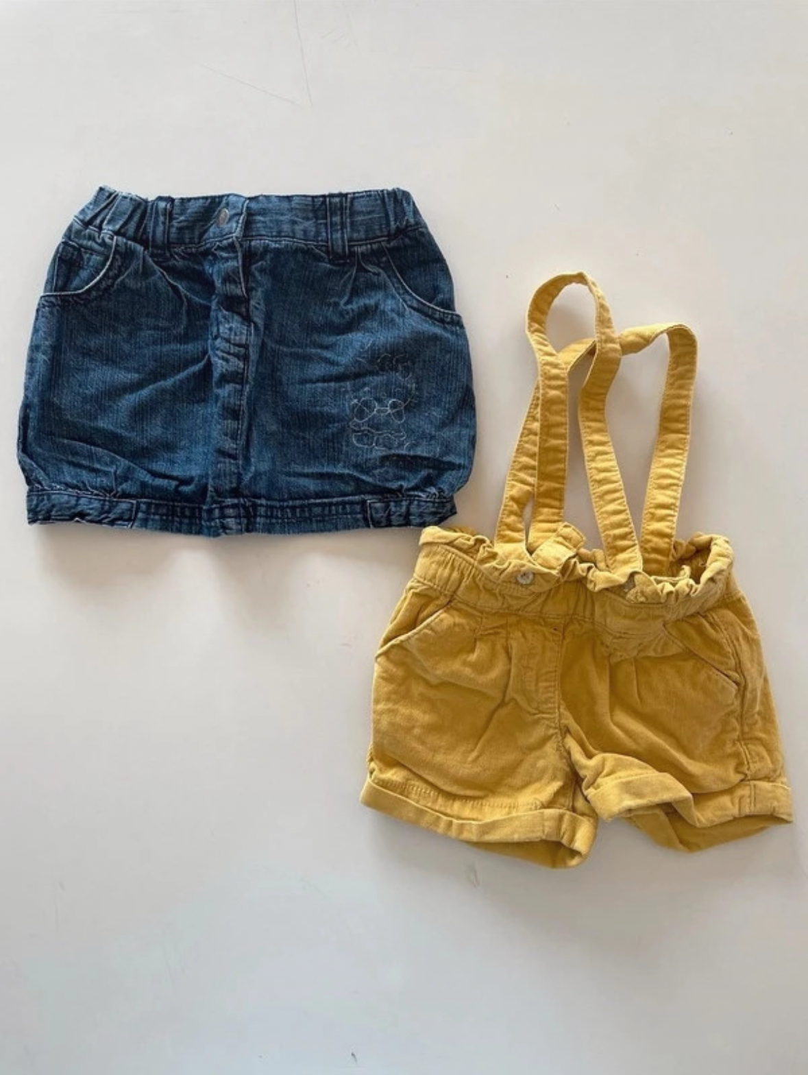 Lot de 2 vêtements jupe et short salopette jaune, Multimarques, 12 mois