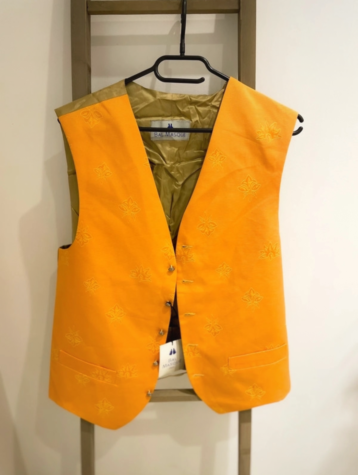 Gilet Bal masqué taille 52, couleur taupe et orange