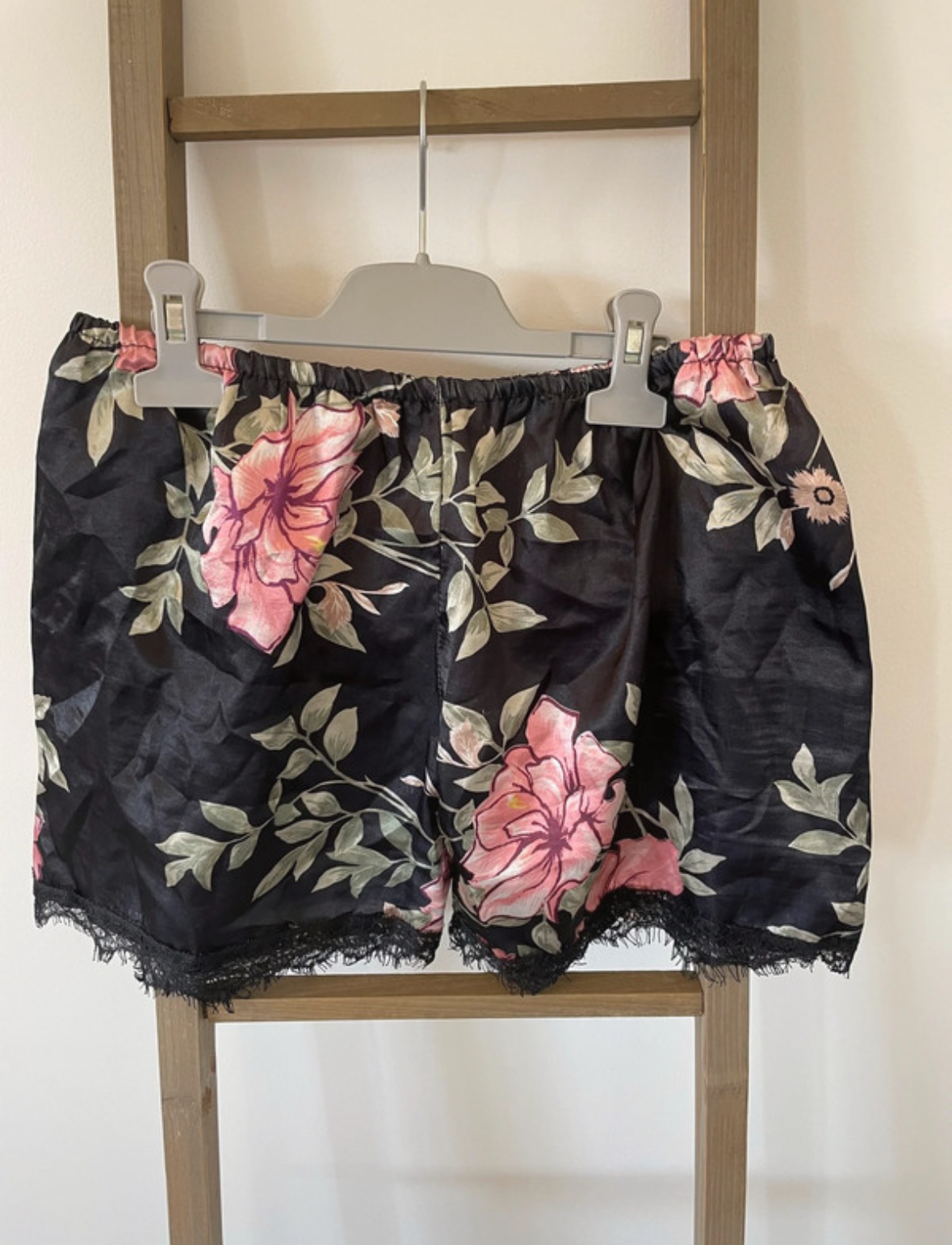 Short de nuit fleuri, 40