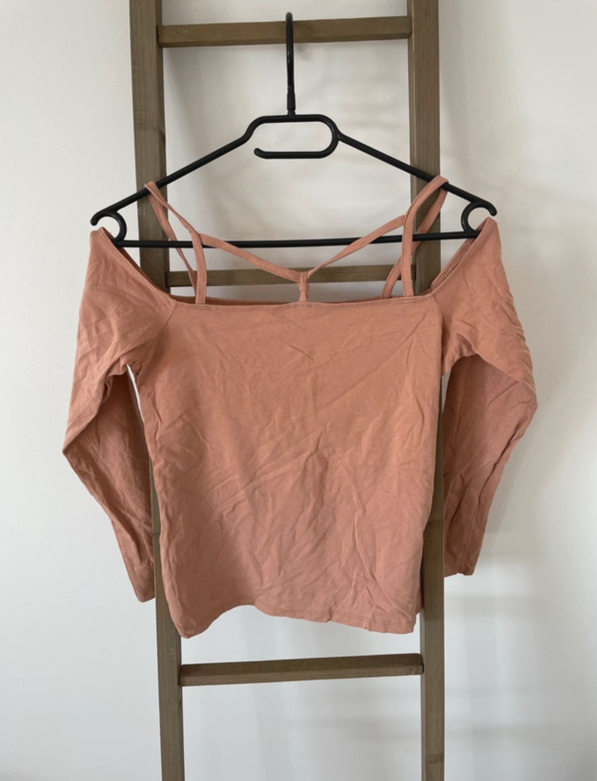 Top manches longues chair avec épaule en ficelle, ASOS, 38